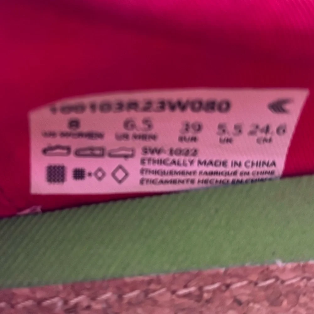 Cariuma Pantone Magenta sneakers size 8 ethically produced - Picture 9 of 9